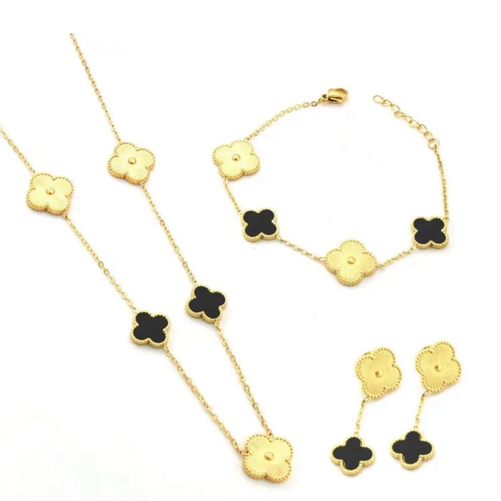Set of cloverleaf bracelet earrings and necklace